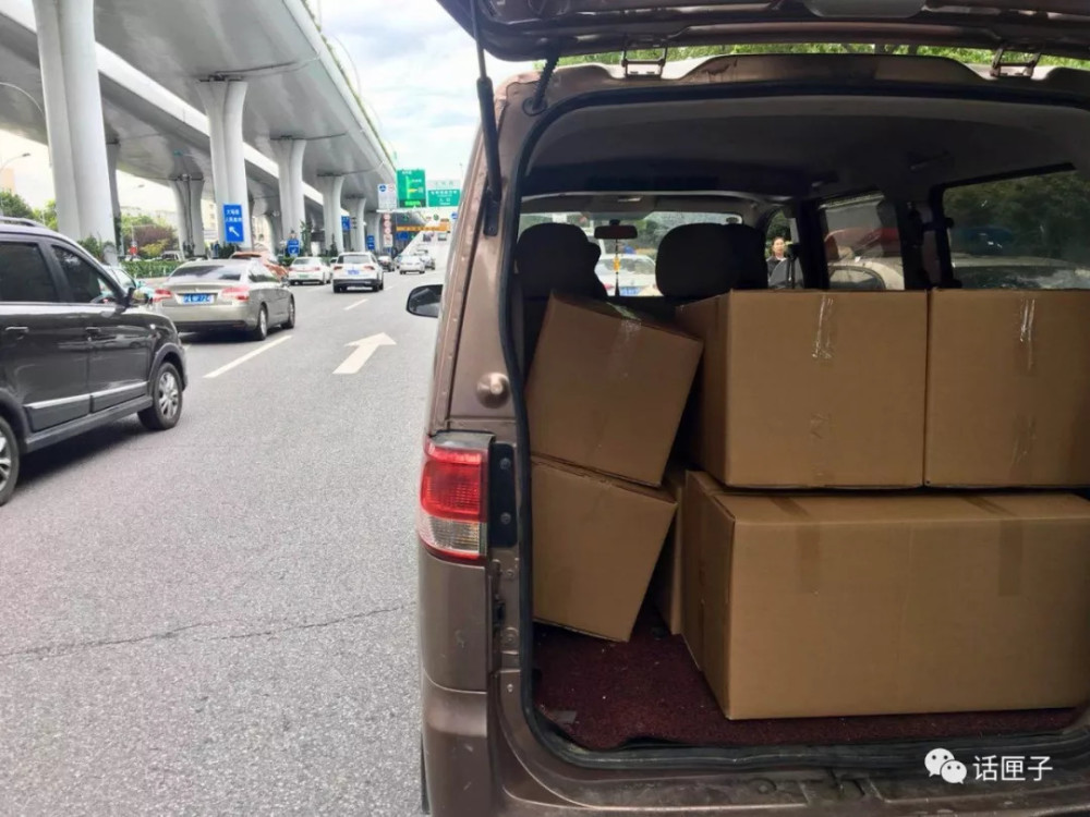 网约货运平台"货拉拉"竟强制要求司机在车身张贴