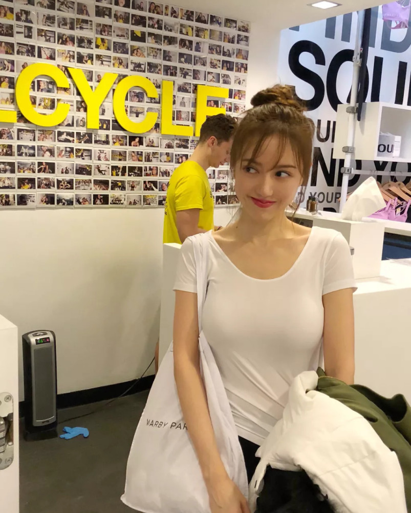 沉寂多年靠34c再度爆红,42岁却美成全中国男人想娶的女神!