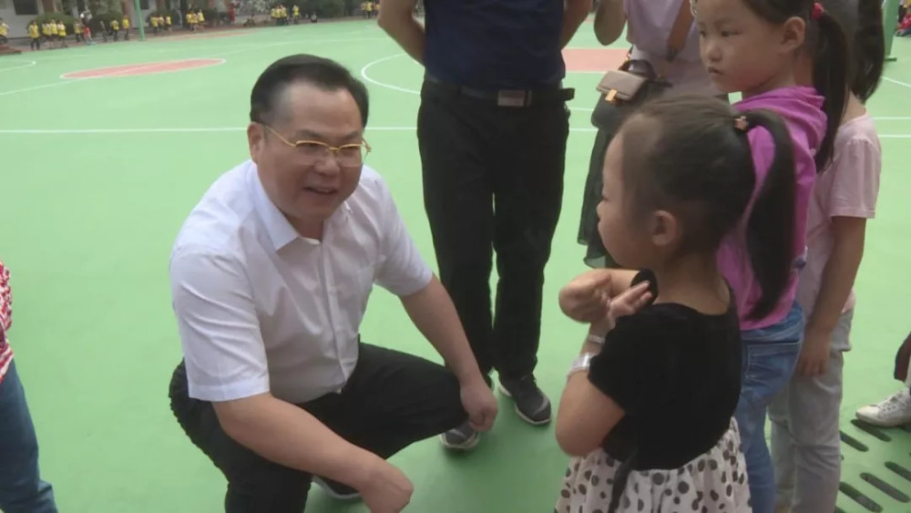 冷水江:有效化解大班额 班级人数均控制在规定