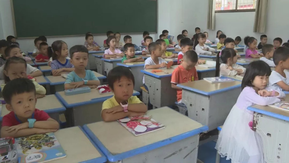 冷水江:有效化解大班额 班级人数均控制在规定