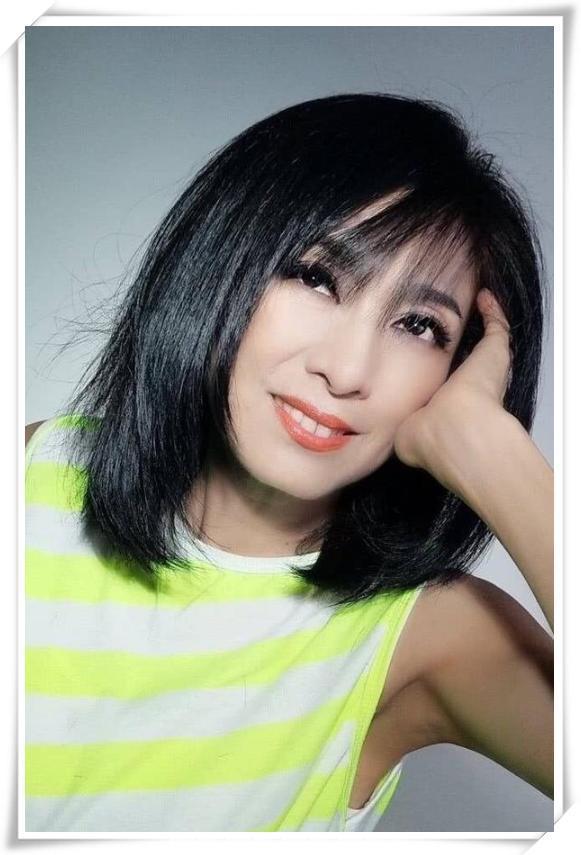 62岁米雪不过剪了个短发,就气场全开美到炸,只有20岁吧?