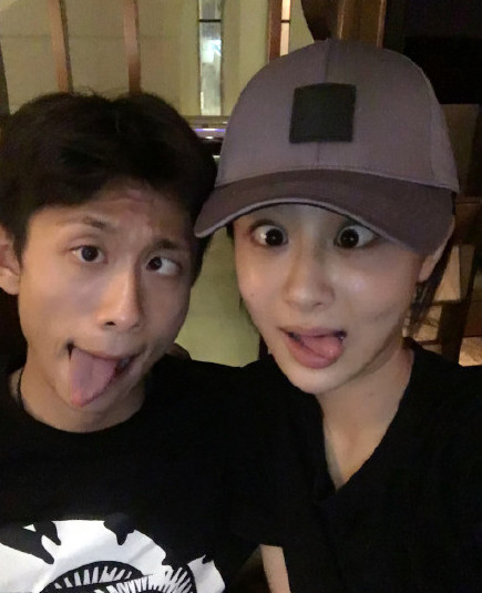 张一山杨紫深夜同框 网友高呼在一起