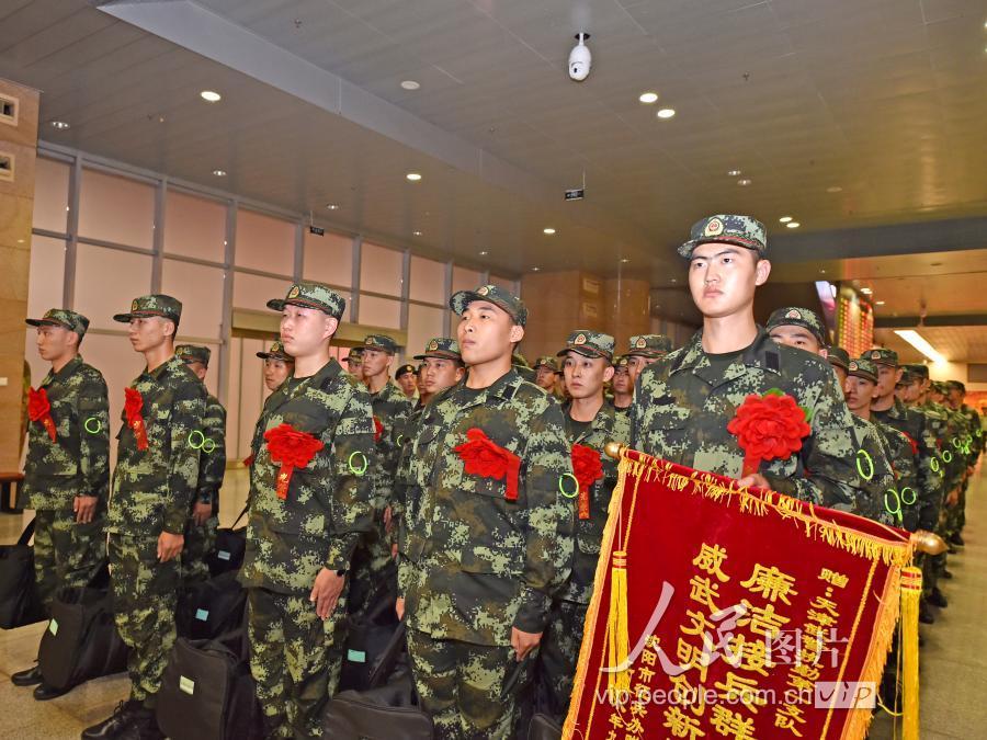 天津武警迎来首批夏季入伍新战友