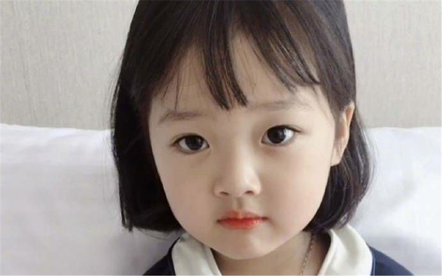 韩国小女孩,因为"表情包"事件引起国怒,被骂滚出中国市场!