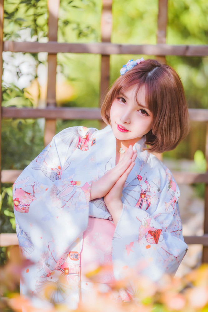 艺术摄影:俏皮可爱的日本女孩 笑容融化冰雪!
