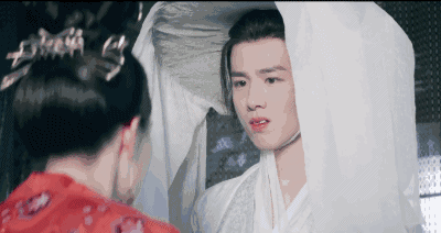 更好看小白这种清爽白嫩的外形狠狠地圈了一波粉凭借耿直人设和俊美