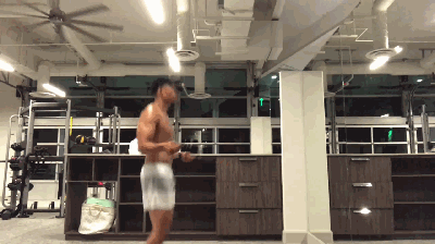 胖小伙决定健身,半年甩肉52斤成肌肉男,胖子增肌都这么快吗?