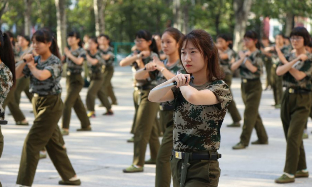 女大学生躲避军训的3种常用套路,装病排第2,第1让人羞