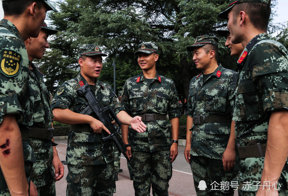 探访武警警官学院的开学第一课