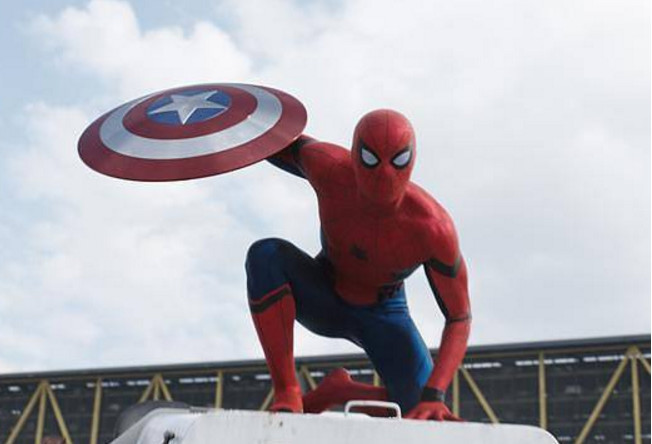 美队都不敢接冬兵的铁拳,蜘蛛侠为何能轻松接