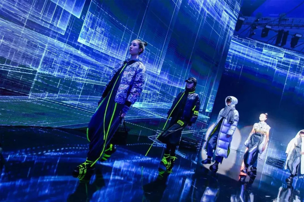 波司登、老干妈亮相纽约时装周;奚梦瑶免试入