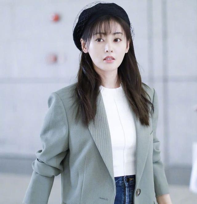 秋天出去玩穿什么最好,来看看张天爱的这几套