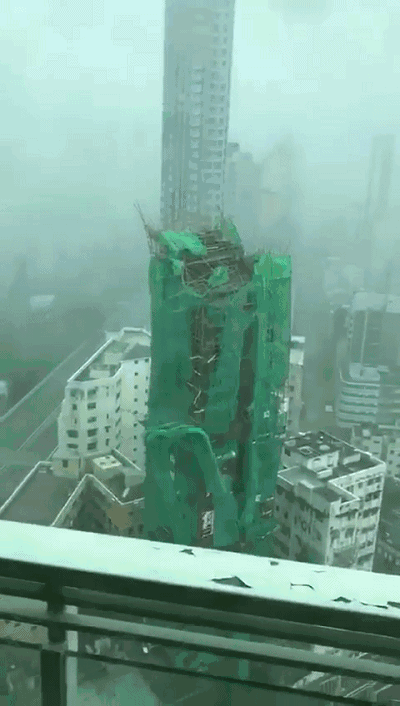 插件 按住画面移动小窗x  > 广东深圳 大厦21楼玻璃幕墙被台风吹落