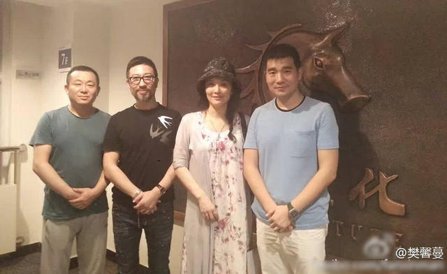 樊馨蔓与干儿子肖齐昔日合影曝光