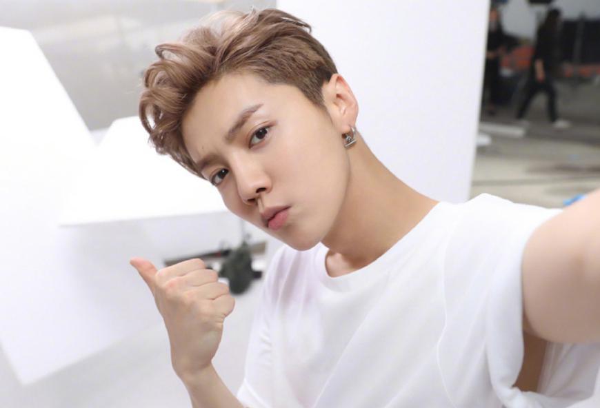 鹿晗高调为关晓彤过生日,关晓彤三喜临门,鹿