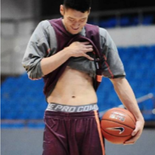 体育界的腹肌男你喜欢哪个,宁泽涛你是走出了六亲不认