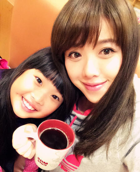 《15个》张婷媗爆红 45岁<em>练就马甲线</em>_<em>学生</em>时