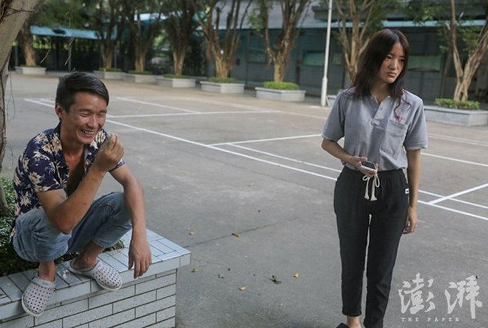 东莞彝族打工仔周末步行到深圳看女友