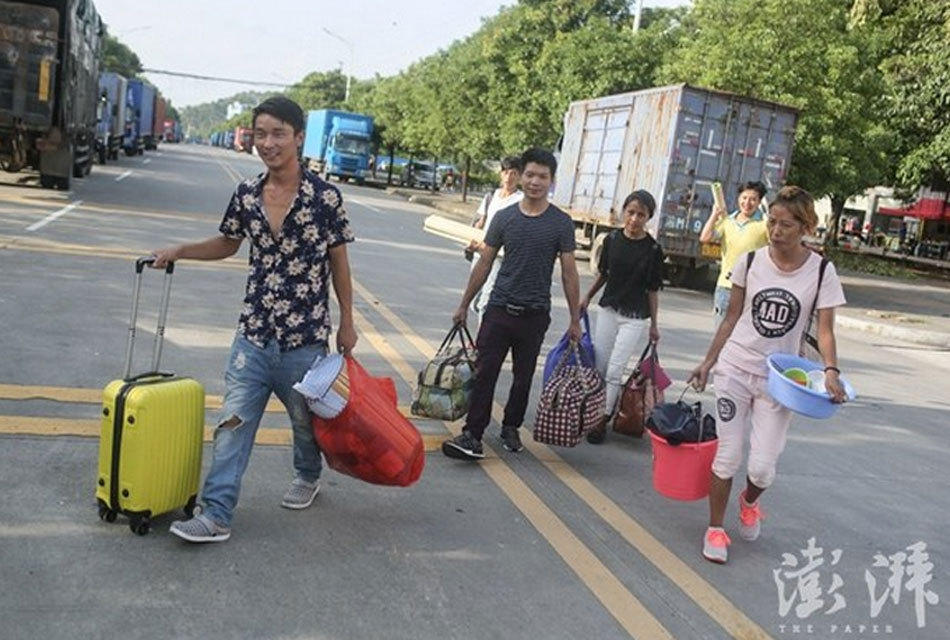 东莞彝族打工仔周末步行到深圳看女友