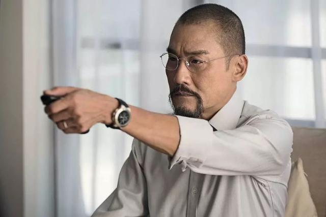 扮演咸丰帝成最年轻影帝,曾因爱国被封杀,周润发帮解封后成这样
