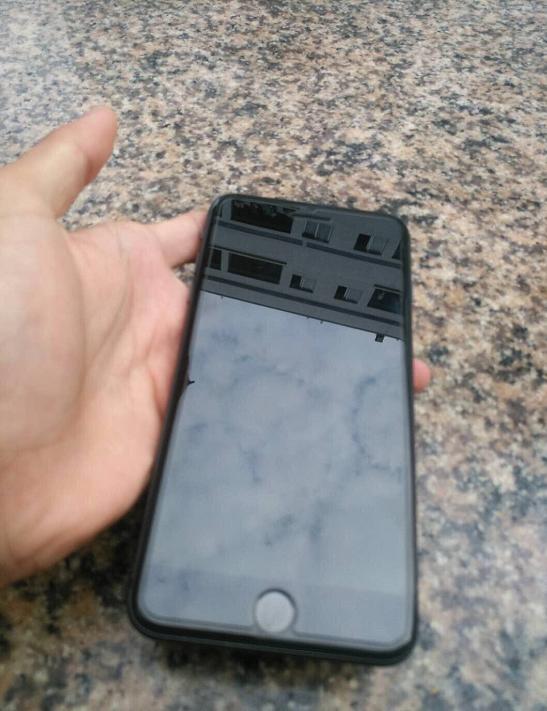 3850元买iphone8plus?只因外壳成色太差!