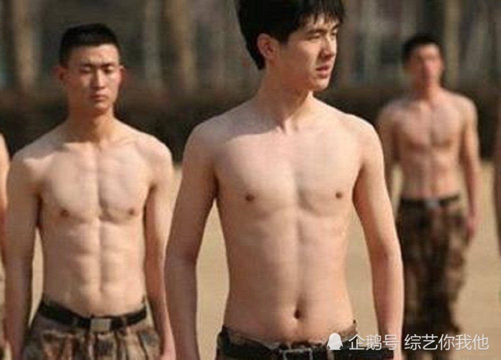 刘昊然被学妹称为源哥,被要求帮忙拍照,结果被吐槽拍的不咋地