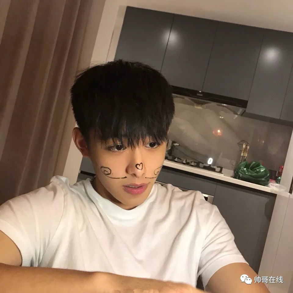 帅哥∣帅气好看的清爽少年,六块腹肌身材超级可口!-林