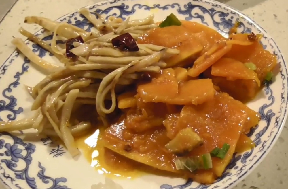 小情侣穷游重庆,遇到一人只要10块钱的自助快