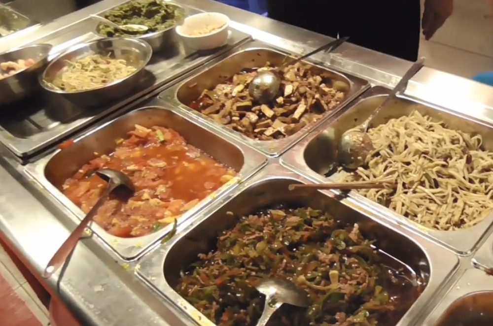 小情侣穷游重庆,遇到一人只要10块钱的自助快