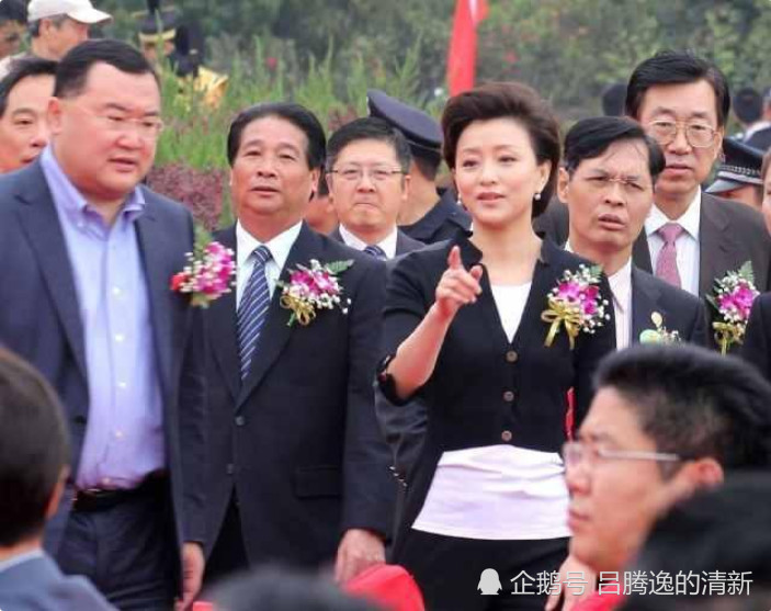 澜近照曝光,老公肥头大耳,刚成年的女儿长相也