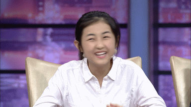 张子枫18岁就这么壕?戴两耳机走机场,共6千多的价格令人咋舌