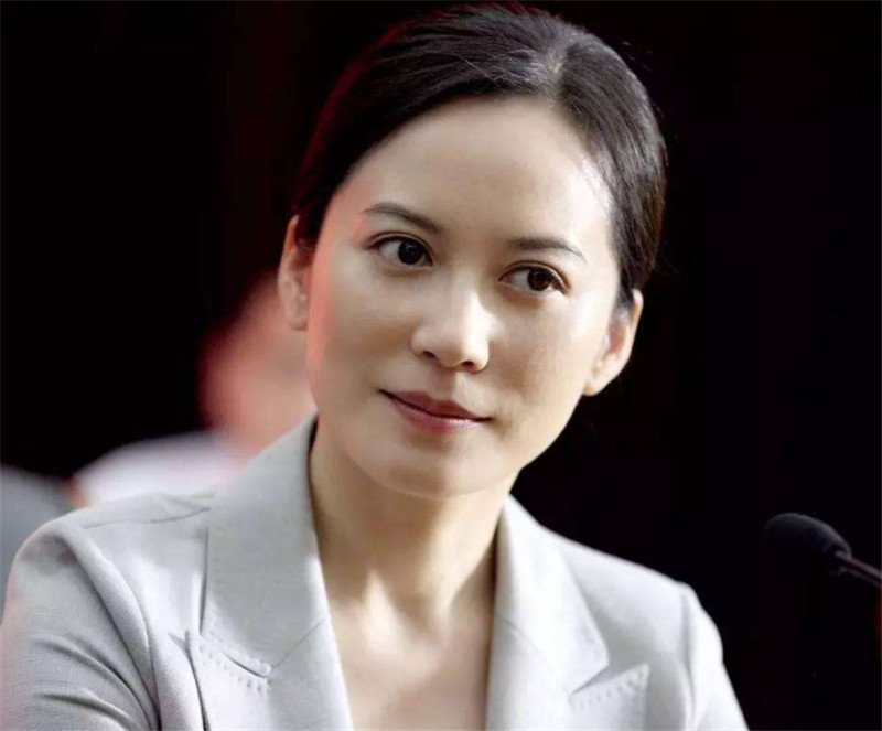 47岁单身美过高圆圆,刻薄记者问及生理需求,俞飞鸿霸气回应