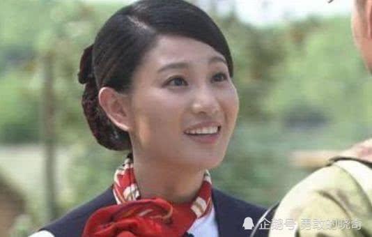首先就是《特种兵之火凤凰》中的李晓芸,她是某航空公司空乘教官,负责