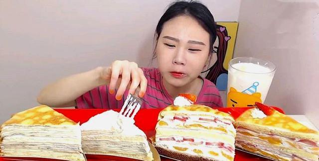 吃甜品的大胃王吃播,每次都是这个表情,看网友评论简直想点赞!