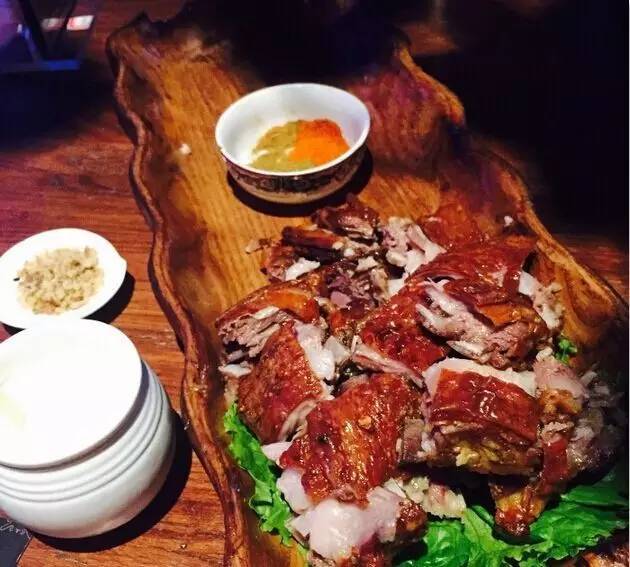吃货们必看!在这里你只要负责大口吃肉就行啦!