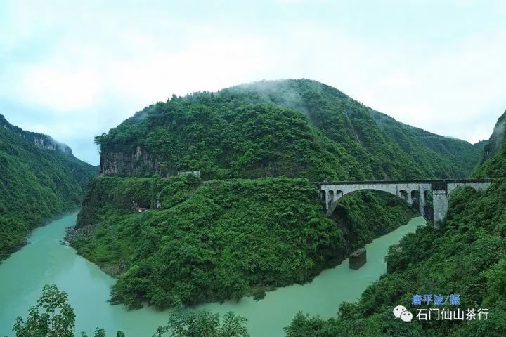 行车路线 a;长沙-常德-石门-上s303省道北线-壶瓶山 b;长沙-常张高速