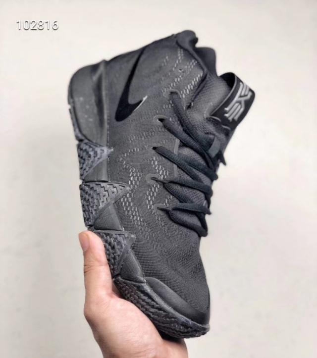 耐克kyrie 4 "triple black"超酷纯黑