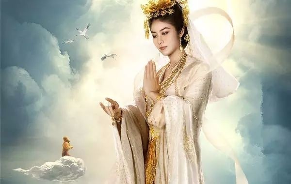 难怪白素贞如此怕蜈蚣精,看看法海对待金钹法