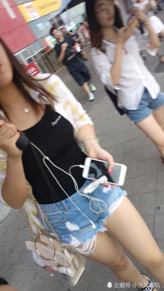 2018年cj漫展小姐姐,你们两个的膝盖怎么了?