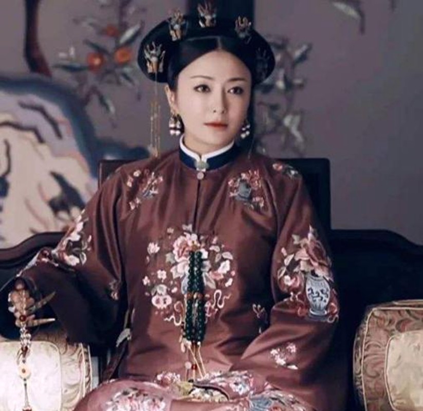 此前,秦岚饰演清宫剧《延禧攻略》中的富察皇后,圈粉无数.