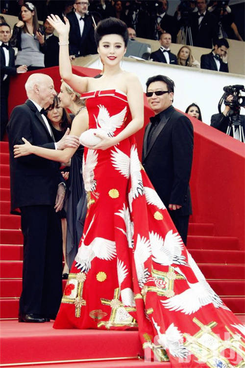 年賺過億！深扒范冰冰是如何變成30億范爺?shù)? style=