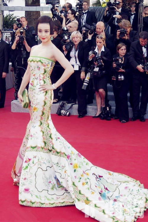 年賺過億！深扒范冰冰是如何變成30億范爺?shù)? style=