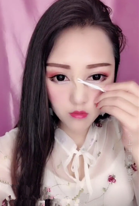 女神卸妆过程曝光,从鼻子上撬下不明物?网友: