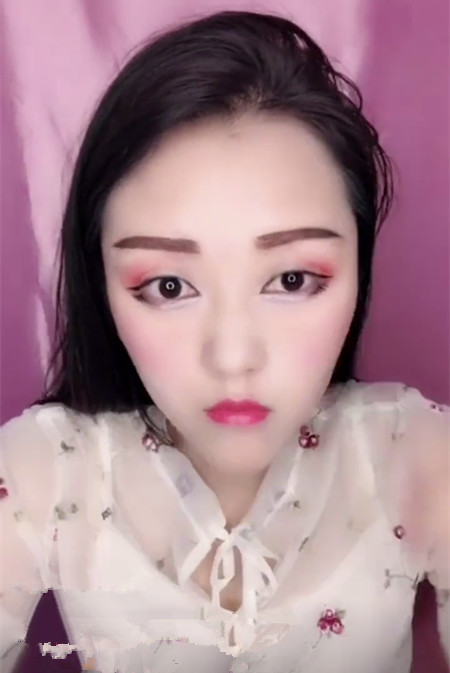 女神卸妆过程曝光,从鼻子上撬下不明物?网友: