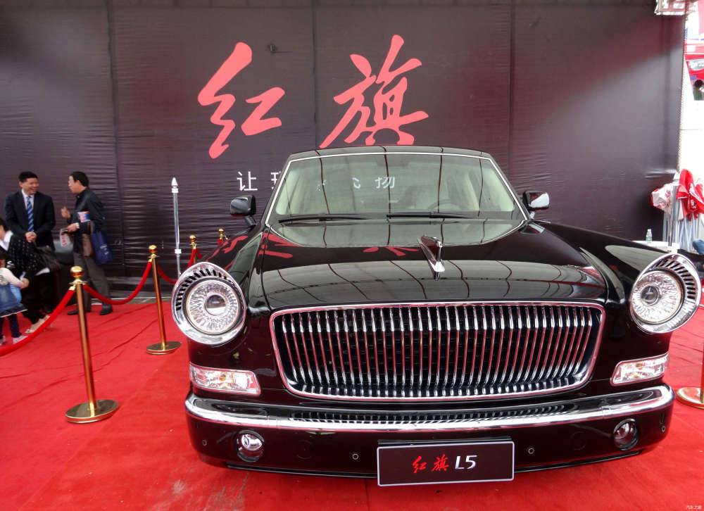 红旗l5定制款迎首批车主,"老干部"靳东喜提"国车"