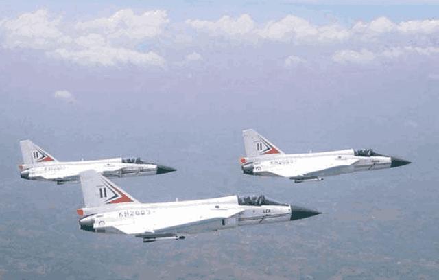 光辉战机和歼10C谁更强?印媒:光辉完胜!