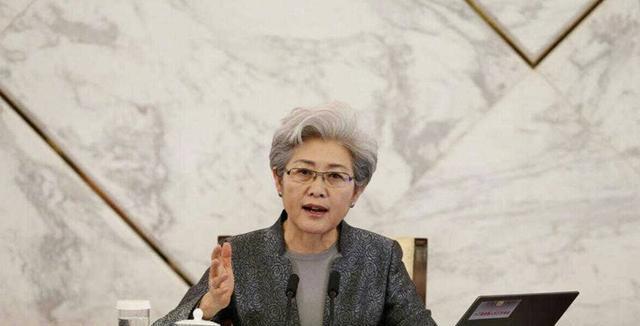 傅莹是我国优秀的外交官,很好的代表了大国形象,年过六旬风采依旧