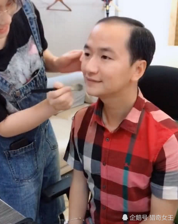 抖音网红真好哥私照曝光,网友:秃顶大叔秒变