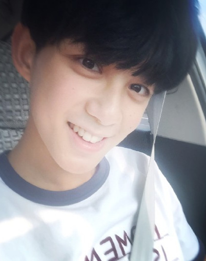 <em>吴磊</em>刘海太长该剪了 <em>发型</em>可参照楼上_学生时代