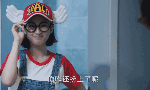 郑重式如果觉得单手有点枯燥,那么双手扶镜腿也是很ok的~这个姿势